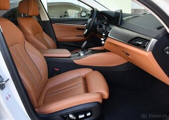 BMW Řada 5 530d xD LUXURY HUD MASAŽ TAŽNÉ 210 kw - 16
