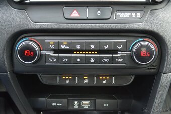 KIA Cee’d 1.60 CRDi, SR voz, 1. majiteľ, GOLD - 16