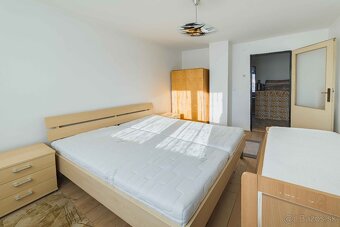 Zaujímavý rodinný dom v obci Mošovce - 16