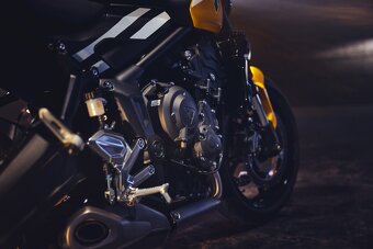 Predám Triumph New Trident 660 - 16