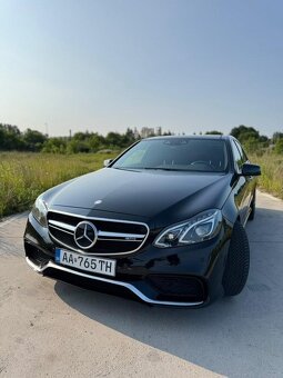 Mercedes Benz E400 AMG 4matic benzín - 16