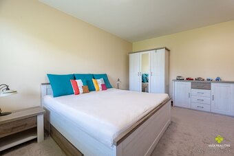 Úchvatná rodinná vila s vnútorným bazénom - 16