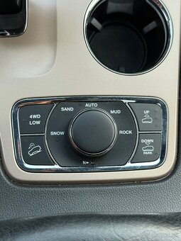 Jeep Grand Cherokee 3.0L Summit - 16