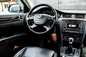 Škoda Superb Combi 1.6 TDI CR DPF Elegance GreenLine - 16