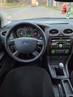 Ford Focus 1.6 benzín - 16