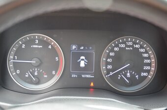 Hyundai Tucson 2,0 CRDi Family 4x4 AT6 100kw - 16
