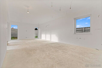 Rodinný dom s dvomi 3 izbovými bytovými jednotkami so záhrad - 16