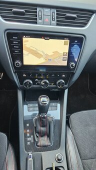 Škoda Octavia Combi 2.0 TDI RS DSG 4x4 - 16
