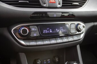 Hyundai i30 1.6 CRDi automat - 16