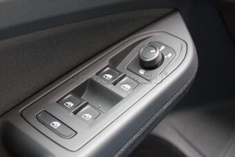 VW Golf 1.0 TSI  Basis 81KW  64 350 km / r.v.2021 / - 16