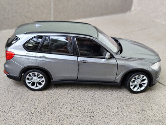 BMW X5 1:24 --------- 19 cm dĺžka ------- NOVÝ, KOVOVÝ MODEL - 16