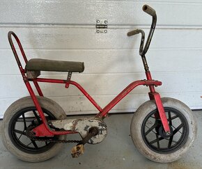 Staré veci z pôdy-staré figúrky, kordy, kalamar, šachovnice - 16