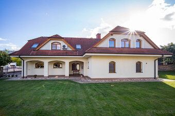 Predaj 2podlažný 6izb. rod.dom  s dvoj garážou    na Kozáck - 16