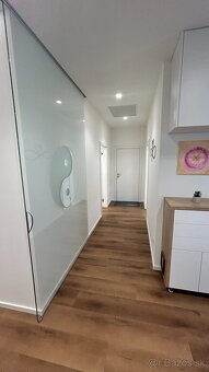 Luxusný 4 izb RD s garážou, pivnicou a bazénom na 982 pozemk - 16