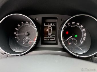 ► ŠKODA YETI 2,0 TDI MONTE CARLO 4x4 - PARK. SENZORY, NAVI ◄ - 16