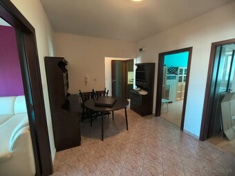 REZERVÁCIA4i zrekoštr.byt so zariadením,Hrobákova ul., 5p., - 16