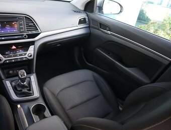 Hyundai Elantra 1.6 CRDi 2017, TOP stav, garážovaná - 16