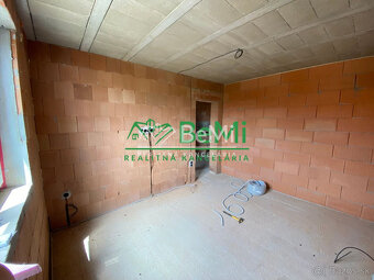 „ pod ZOBOROM“ Nitrianske Hrnčiarovce rodinný dom hrubá stav - 16