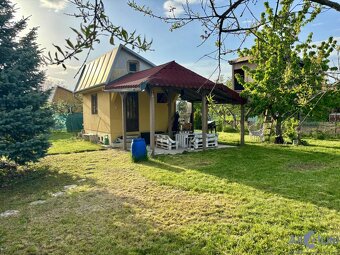PREDAJ - Slnečná záhrada s chatkou v ZO Sĺňava, Piešťany (Dr - 16