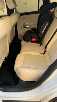Mercedes-Benz GLA 200 D - 16