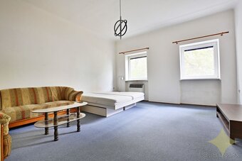 Na predaj 2-izbový byt so samostatným dvorom. - 16