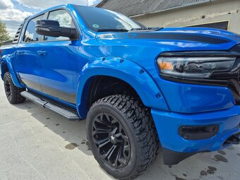 DODGE RAM 1500 5,7 HEMI BUILT TO SERVE 2023 - 16