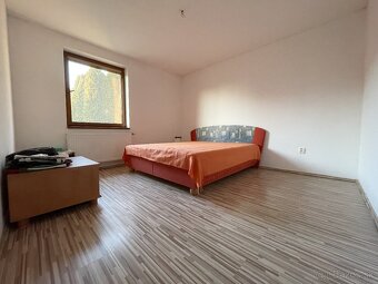 Moderný bungalov v tichej lokalite s krásnym pozemkom - 16