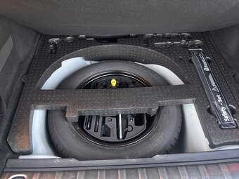 Peugeot 2008 1.2 PureTech 81kw Allure benzín 2017 automat - 16