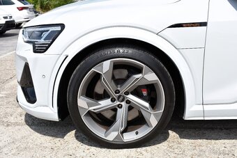 Audi Q8 S E-Tron - 16