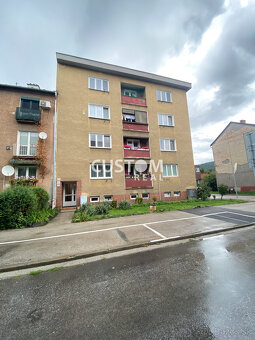 Veľký 2 izbový zrekonštruovaný byt s balkónom v centre - 16