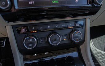 Škoda Superb Combi 2.0TDI L&K DSG - 16