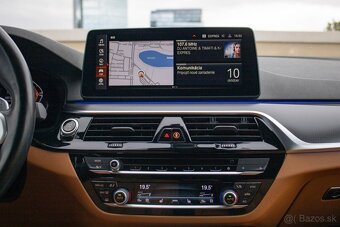 BMW Rad 5 Touring 530d mHEV xDrive A/T / ZÁRUKA / - 16