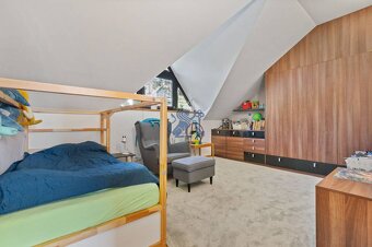 ZNÍŽENÁ CENA 6- izb. RD s bazénom v blízkosti centra BA - 16