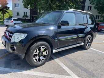 Mitsubishi Pajero 3,2 DiD 7 miestne - 16