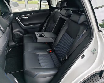Toyota RAV4 Selection, 2.5 HEV, 131 kW, 4x4 //AJ NA SPLÁTKY - 16