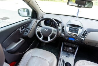 Hyundai ix35 2.0 CRDi VGT Premium 4x4 A/T Strieborná - 16