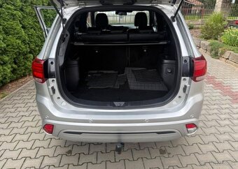Mitsubishi Outlander 2,4 PHEV Top 4WD odpočet DPH benzín - 16