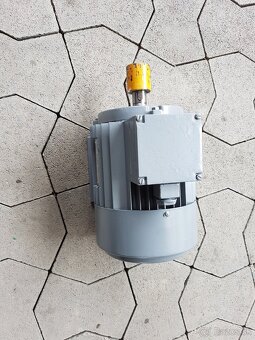 Predám el.motory na vodné čerpadlá 1,5kW 1410ot - 16