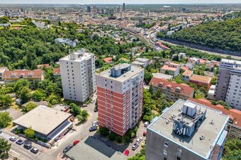 Slnečný 3-izbový byt, loggia, výhľad, zeleň, poloha, L.Dérer - 16
