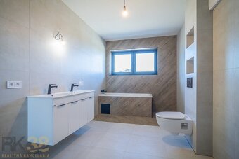 Nadčasové rodinné domy v skvelej lokalite pod Tatrami - 16