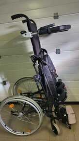 invalidny vozík 44cm s elektrickou vertikalizaciou - 16