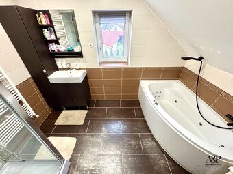 4 IZBOVÝ RODINNÝ DOM S BAZÉNOM, POZEMOK 783M2, RECA, okr. SE - 16