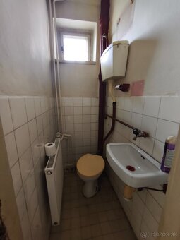 Na predaj 6- izbový rodinný dom - 16