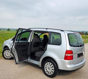 Volkswagen Touran 1.9 TDI 77KW/105PS R.V.10/2006 - 16