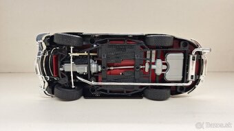 1:18 MERCEDES-BENZ 300SL - 16
