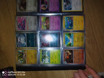 Pokémon album s V/VMAX + zlatý tréner – 30 € (pôvodne 67 €) - 16