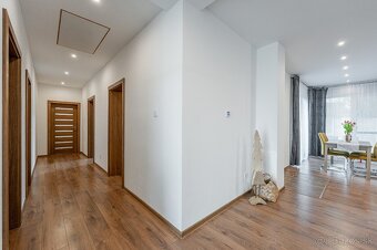 Štýlový tehlový bungalov, Perín, zástavba novostavieb - 16