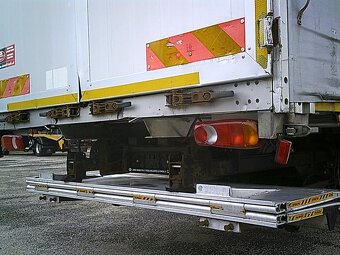 IVECO EUROCARGO 120 E25 E6 Valník + plachta + hydraulické če - 16