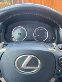 Lexus IS300h - 16
