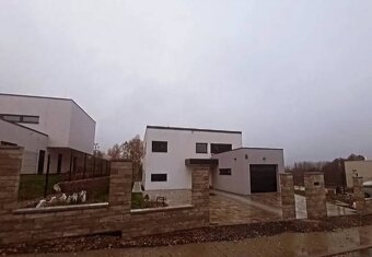 REKONŠTRUKCII BYTOV DOMOV - 16